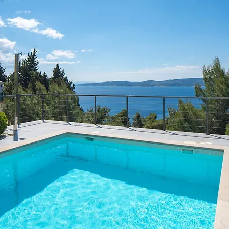 Iponi Villa Mimice
