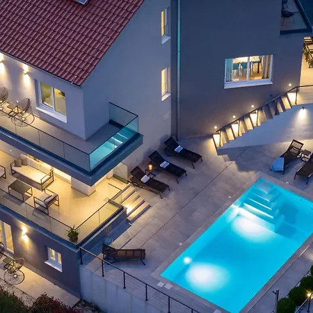 Iponi Villa